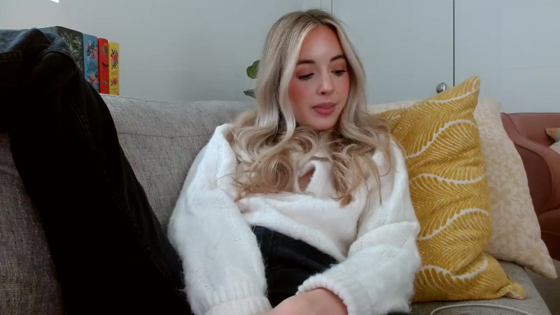 Gallery image thumbnail from Vegansoda's myfreecams stream on, 05/07/2024, 21:19 image 19 of 20
