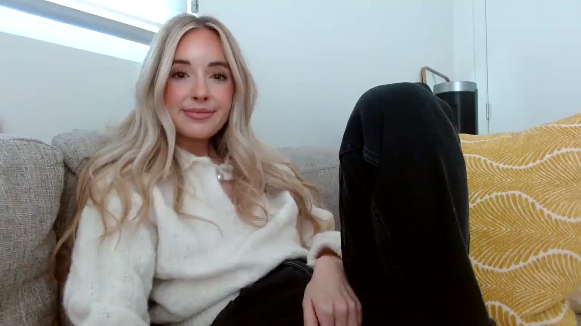 Gallery image thumbnail from Vegansoda's myfreecams stream on, 05/07/2024, 21:19 image 7 of 20
