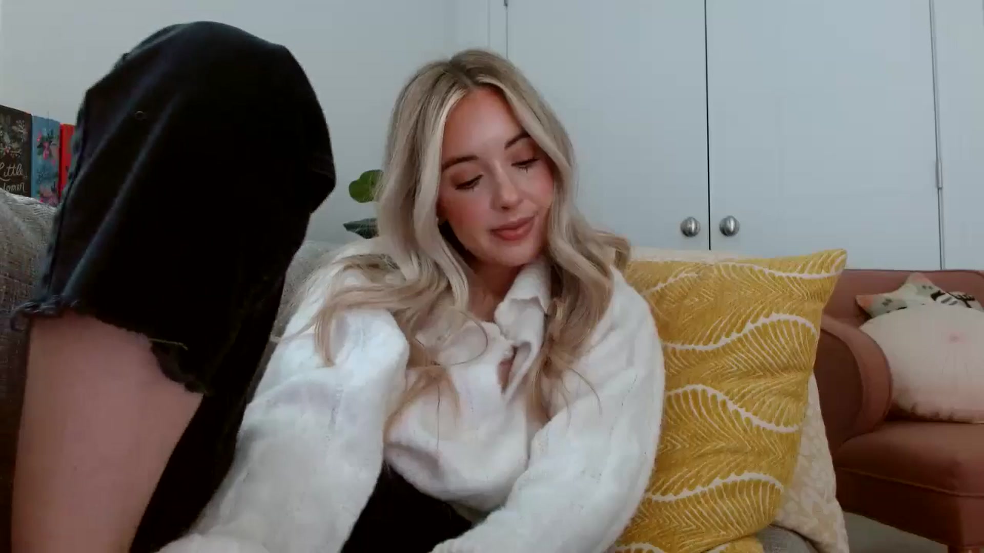 Gallery image thumbnail from Vegansoda's myfreecams stream on, 05/07/2024, 21:59 image 10 of 20
