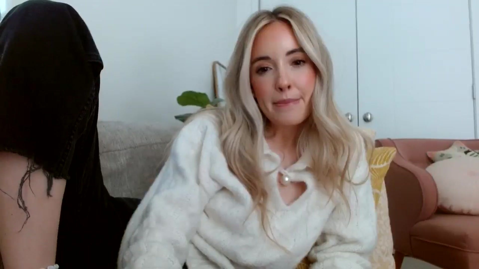 Gallery image thumbnail from Vegansoda's myfreecams stream on, 05/07/2024, 21:59 image 3 of 20