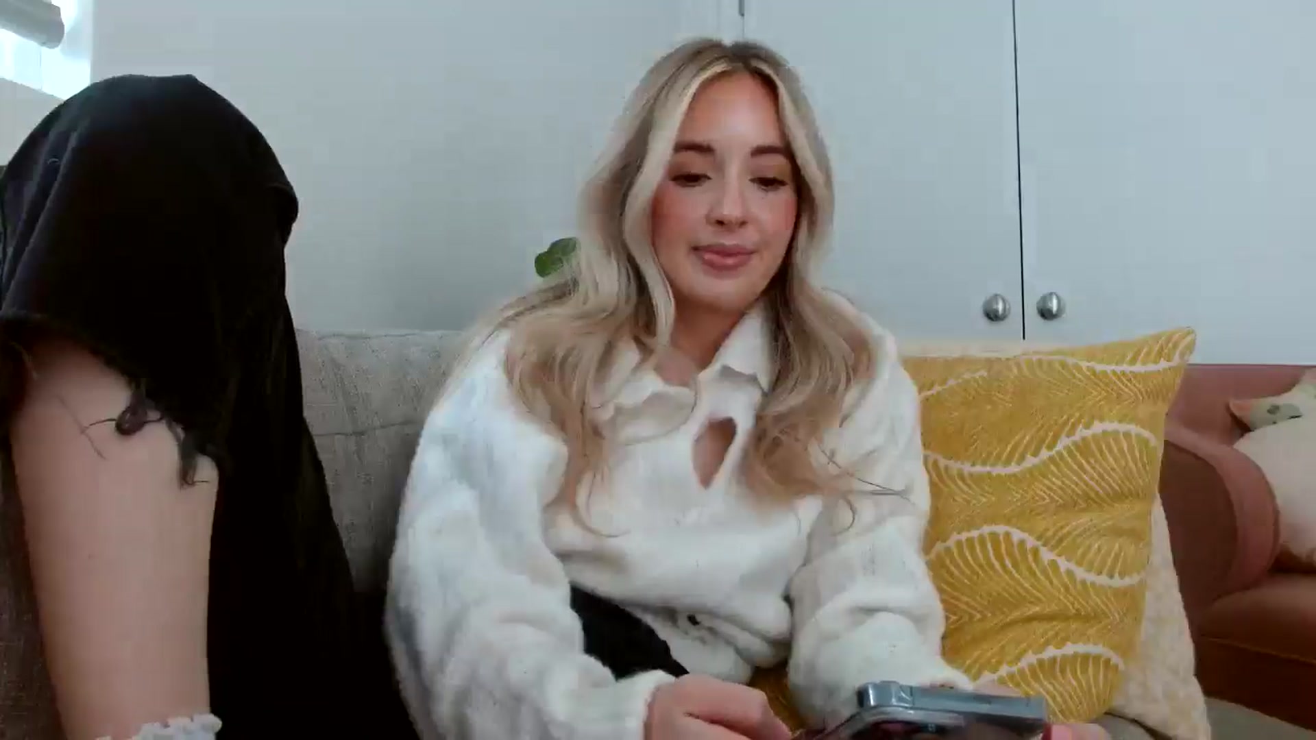 Gallery image thumbnail from Vegansoda's myfreecams stream on, 05/07/2024, 21:59 image 7 of 20