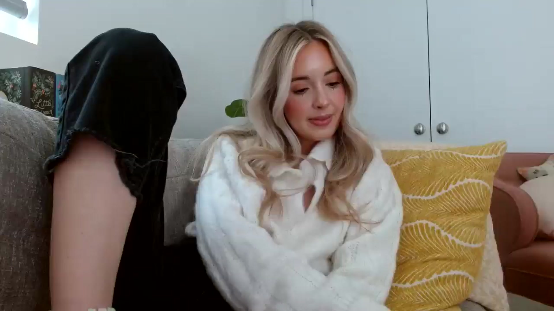 Gallery image thumbnail from Vegansoda's myfreecams stream on, 05/07/2024, 21:59 image 8 of 20
