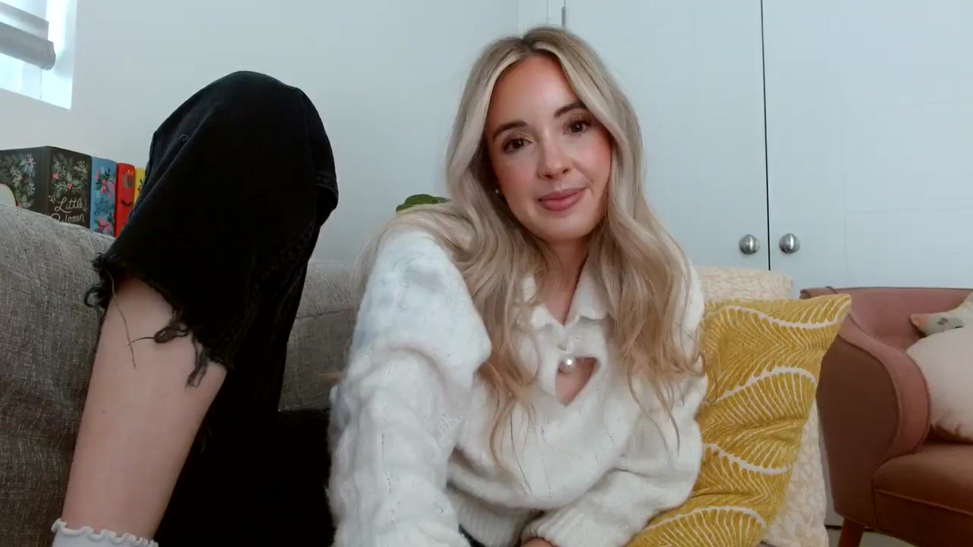 Gallery image thumbnail from Vegansoda's myfreecams stream on, 05/07/2024, 21:59 image 6 of 20