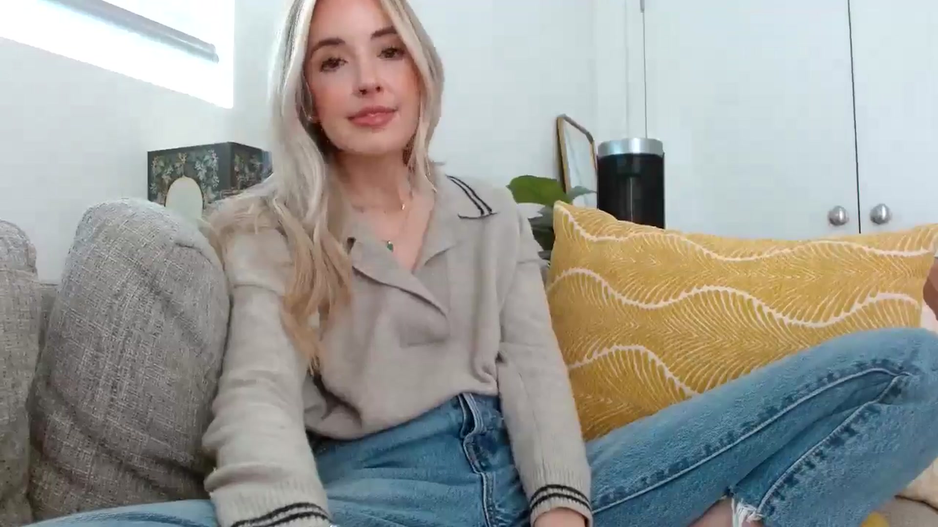 Gallery image thumbnail from Vegansoda's myfreecams stream on, 05/08/2024, 23:48 image 8 of 20