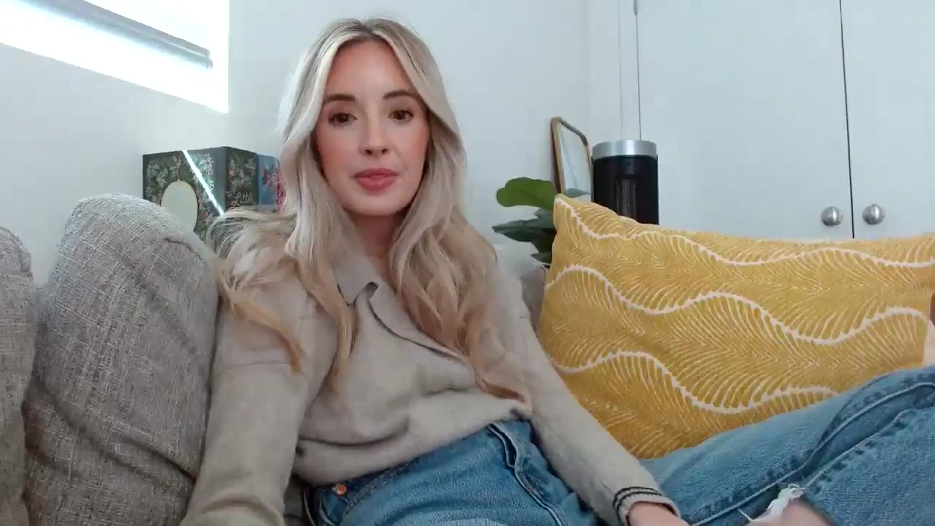 Gallery image thumbnail from Vegansoda's myfreecams stream on, 05/08/2024, 23:48 image 12 of 20