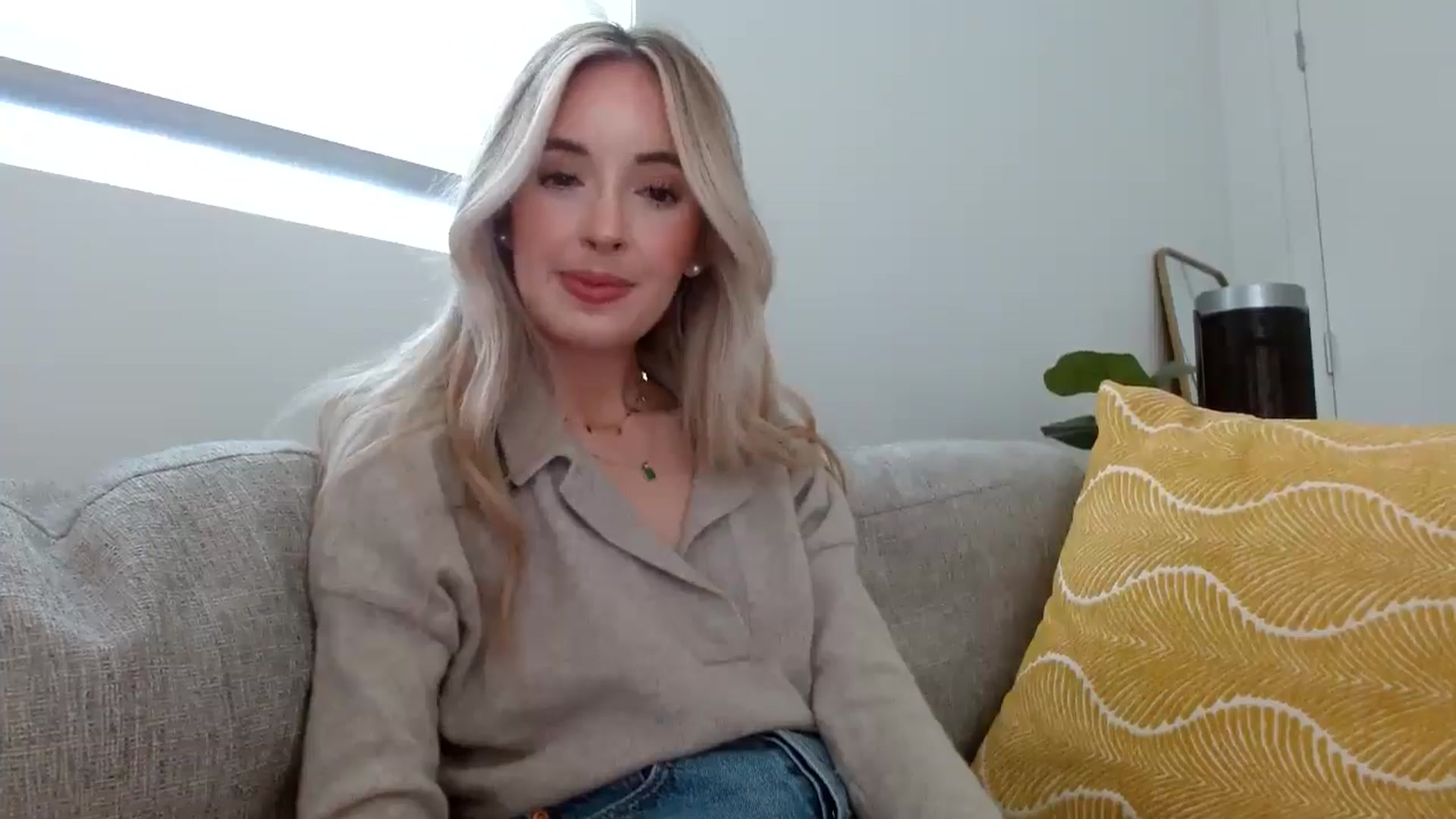 Gallery image thumbnail from Vegansoda's myfreecams stream on, 05/08/2024, 23:48 image 15 of 20
