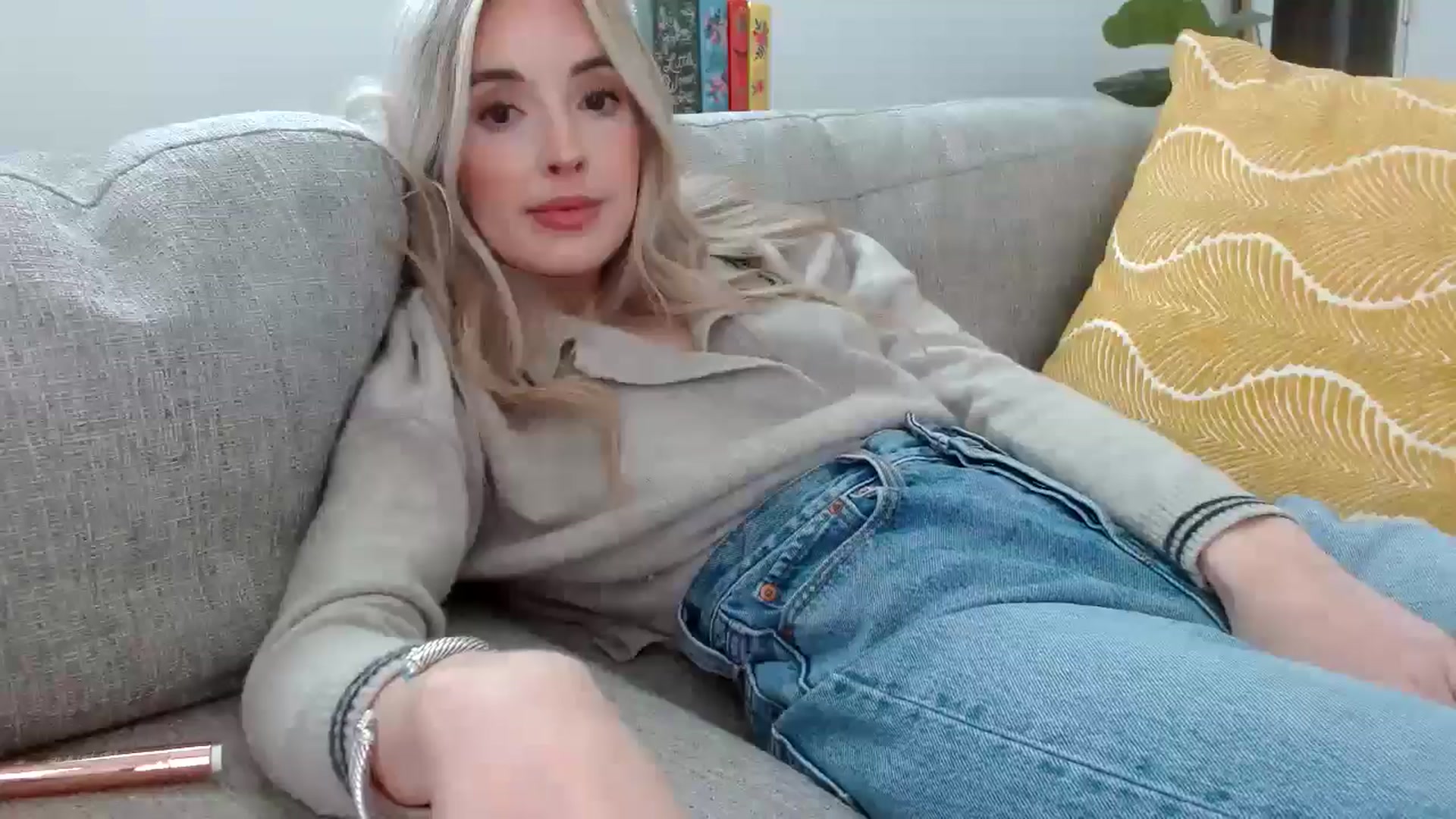 Gallery image thumbnail from Vegansoda's myfreecams stream on, 05/08/2024, 23:48 image 18 of 20