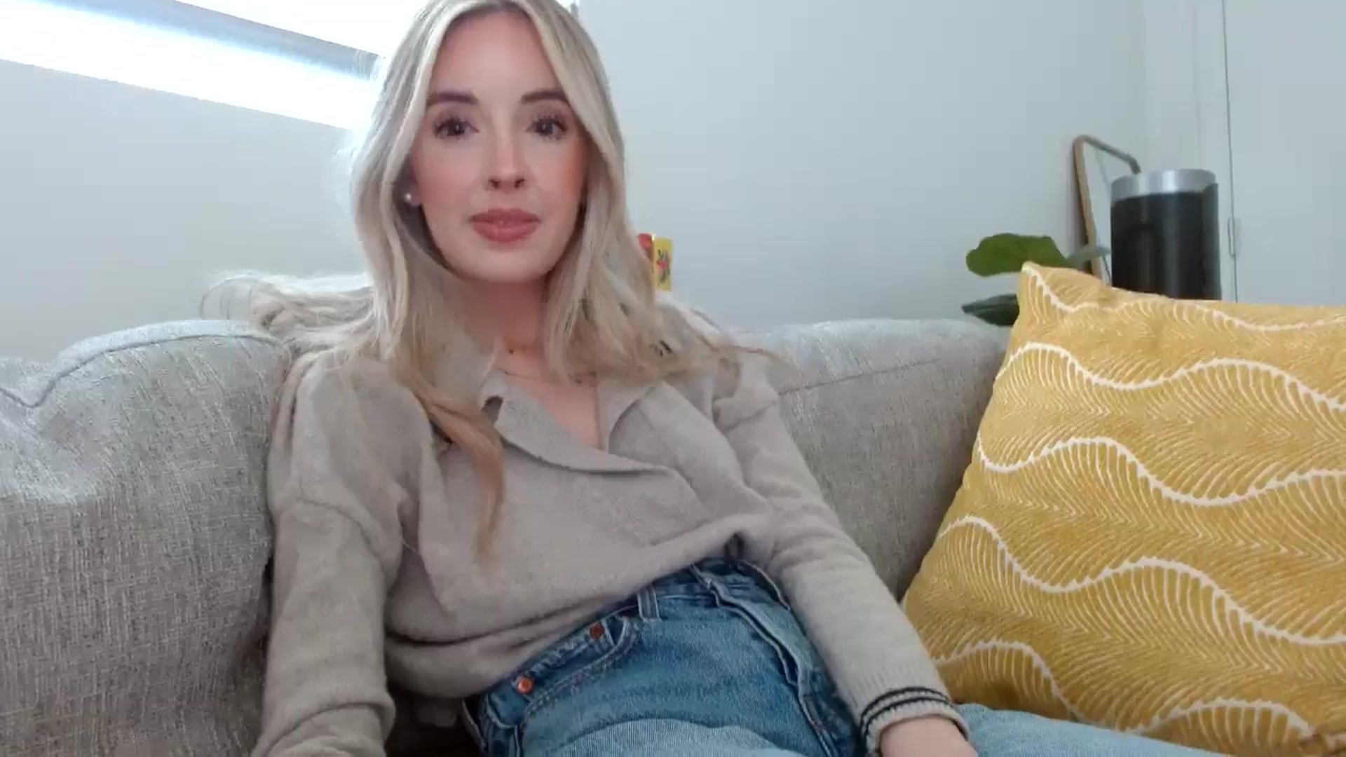 Gallery image thumbnail from Vegansoda's myfreecams stream on, 05/08/2024, 23:48 image 16 of 20