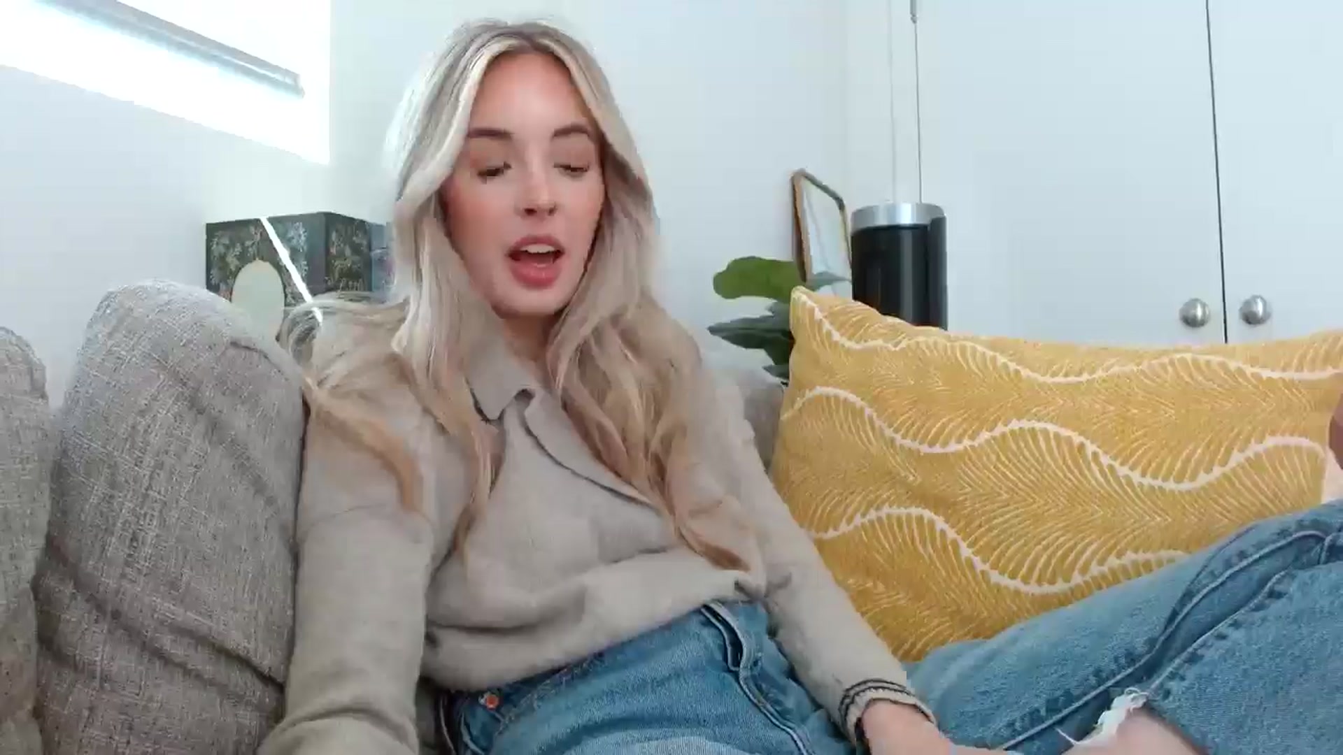 Gallery image thumbnail from Vegansoda's myfreecams stream on, 05/08/2024, 23:48 image 11 of 20