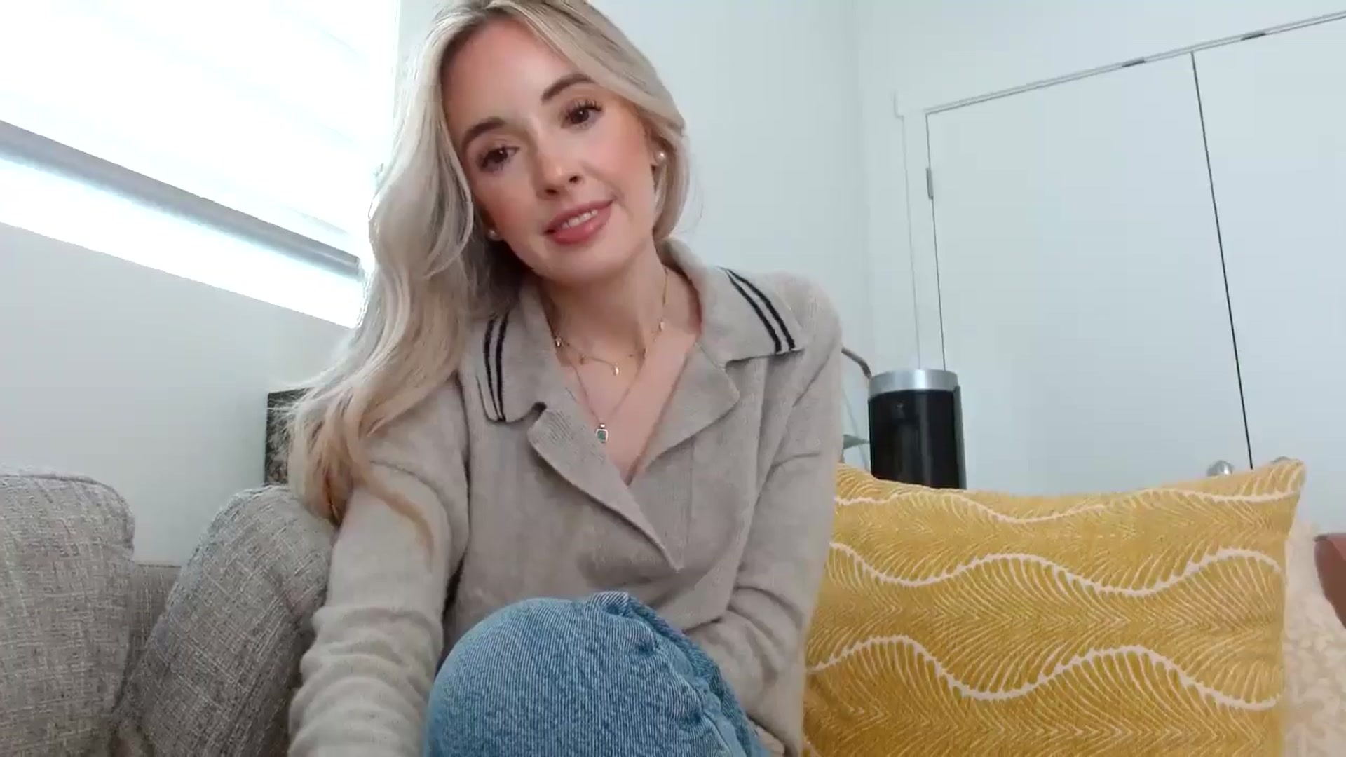 Gallery image thumbnail from Vegansoda's myfreecams stream on, 05/08/2024, 23:48 image 7 of 20
