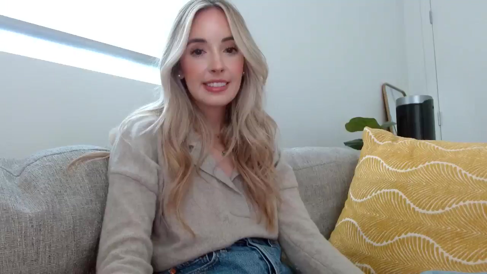 Gallery image thumbnail from Vegansoda's myfreecams stream on, 05/08/2024, 23:48 image 14 of 20