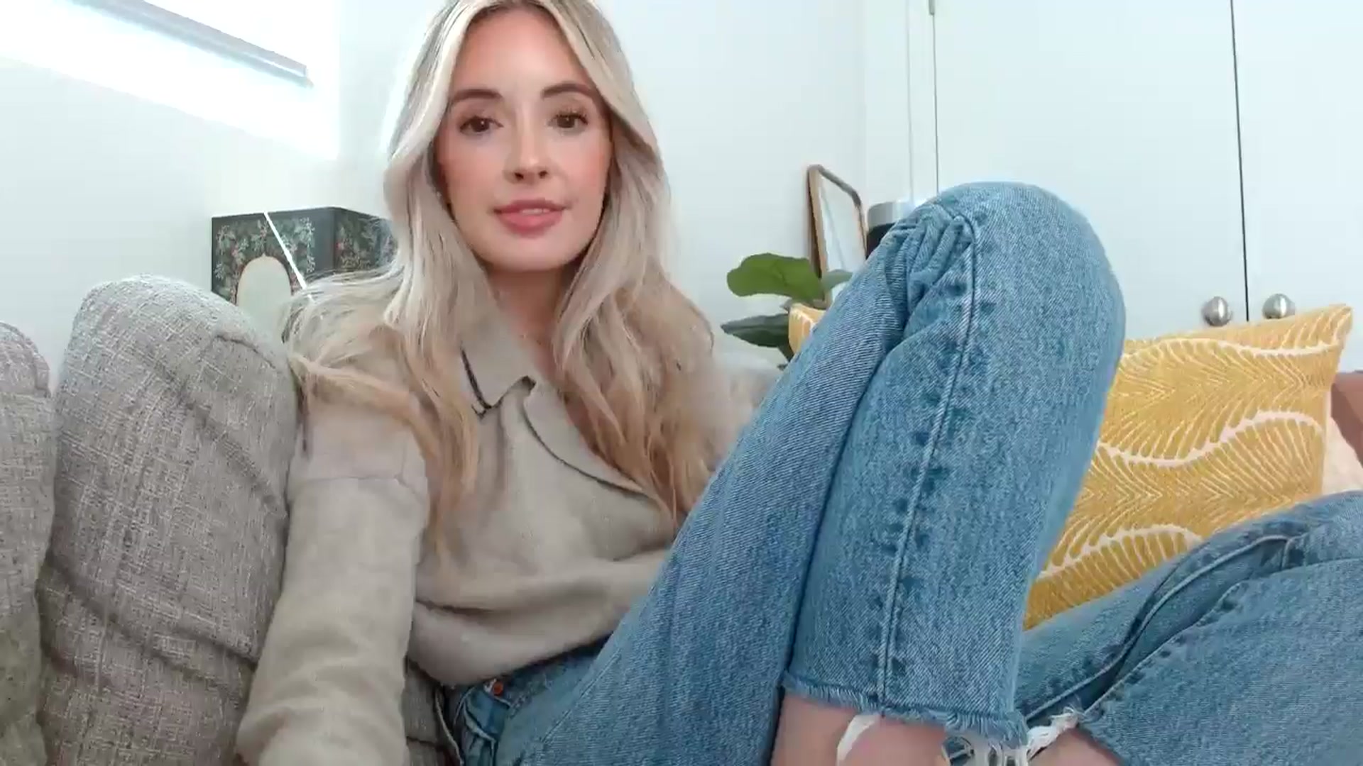 Gallery image thumbnail from Vegansoda's myfreecams stream on, 05/08/2024, 23:48 image 10 of 20