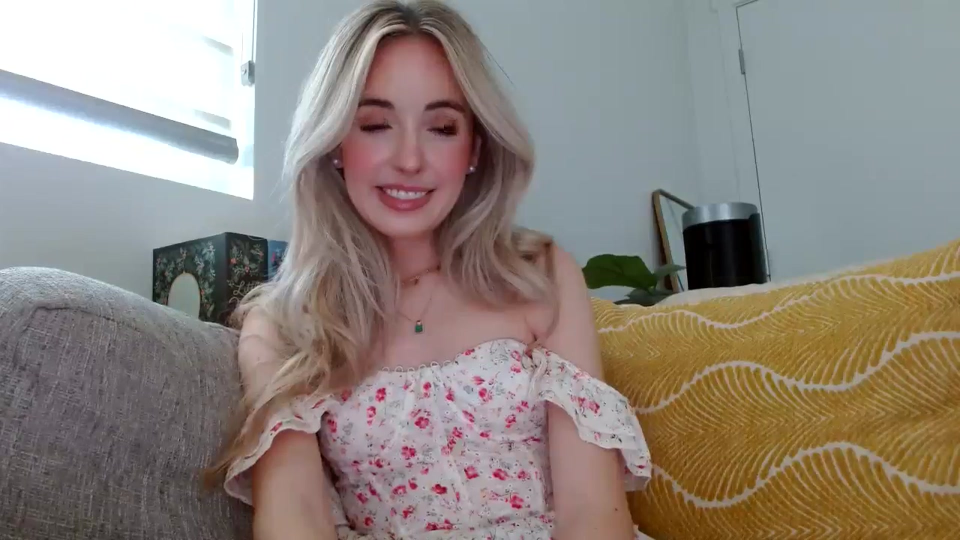 Gallery image thumbnail from Vegansoda's myfreecams stream on, 05/09/2024, 22:19 image 6 of 20