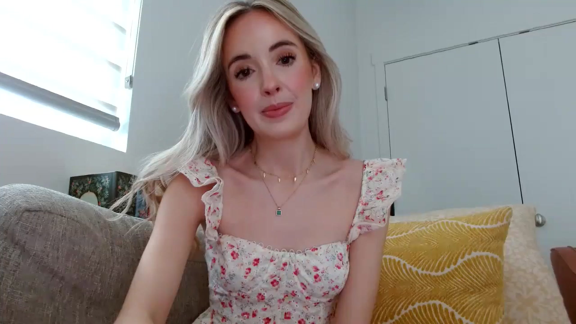 Gallery image thumbnail from Vegansoda's myfreecams stream on, 05/09/2024, 22:19 image 3 of 20