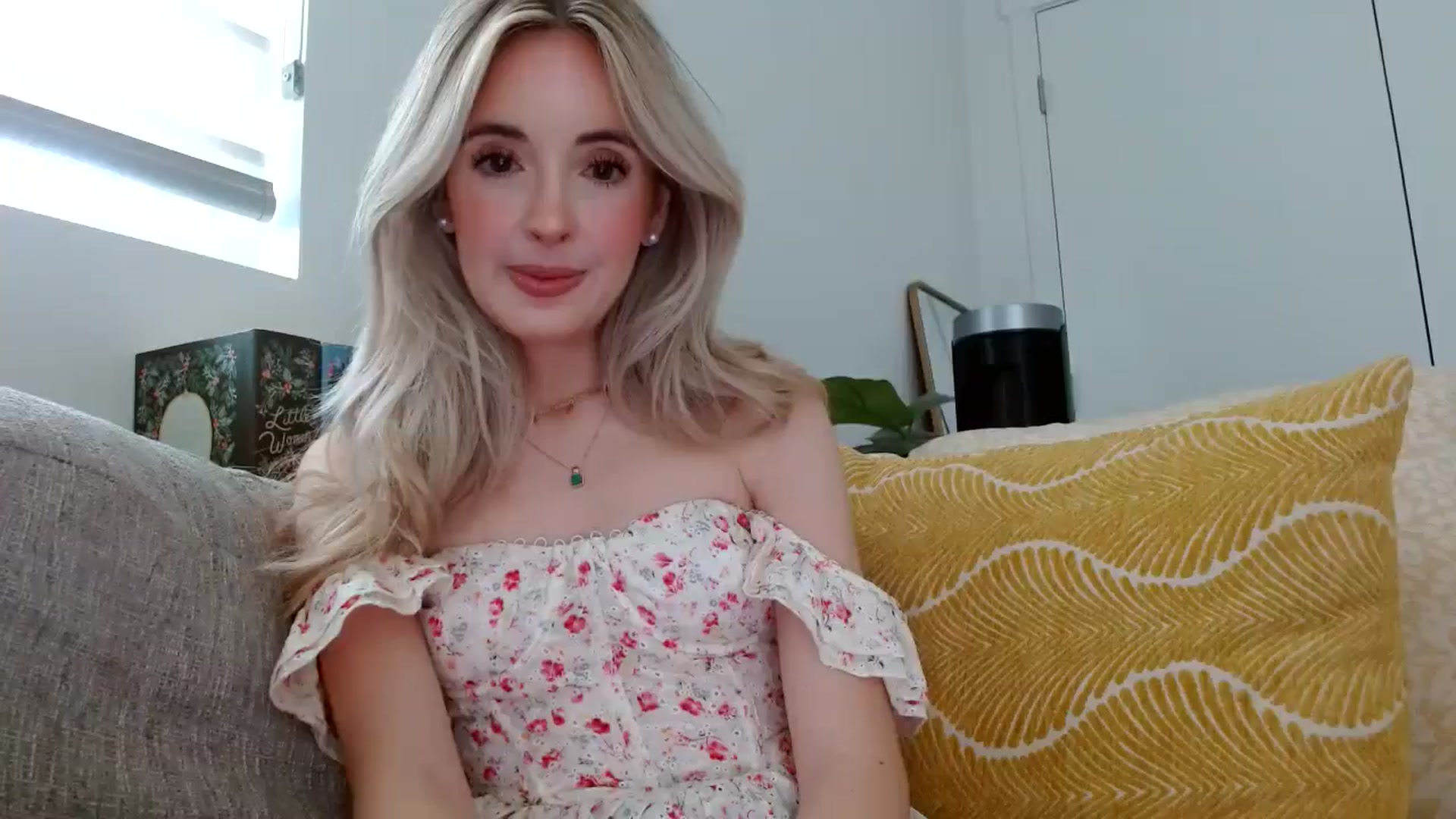 Gallery image thumbnail from Vegansoda's myfreecams stream on, 05/09/2024, 22:19 image 5 of 20
