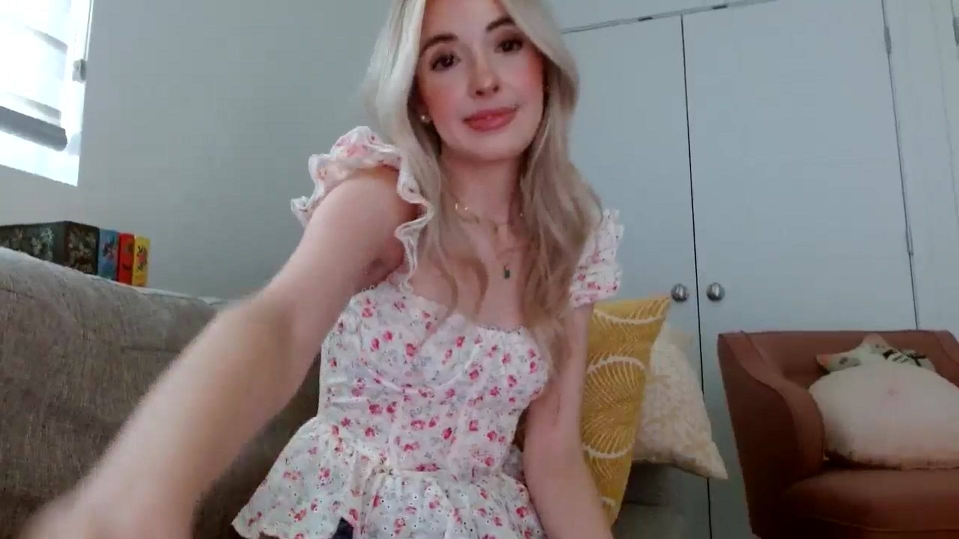 Gallery image thumbnail from Vegansoda's myfreecams stream on, 05/09/2024, 22:19 image 12 of 20