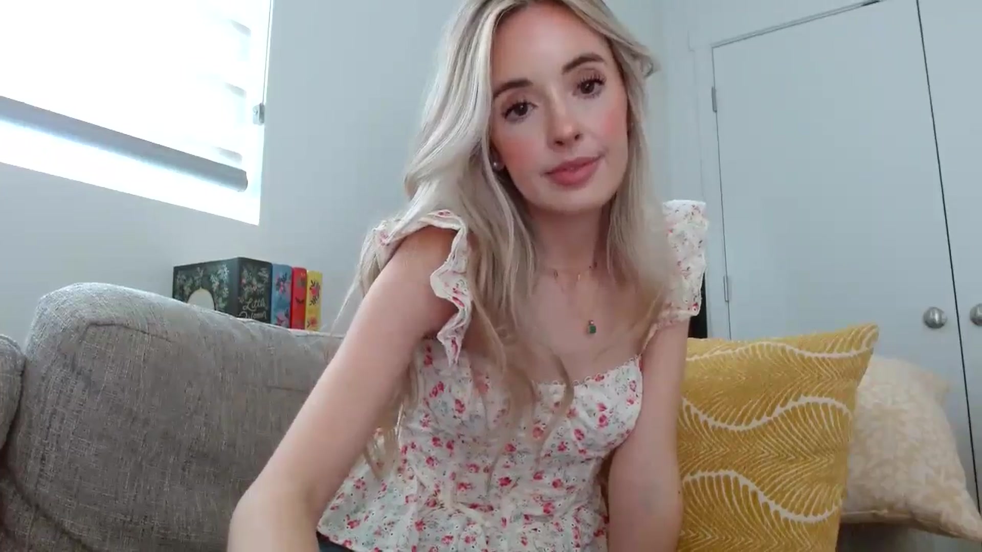 Gallery image thumbnail from Vegansoda's myfreecams stream on, 05/09/2024, 23:34 image 16 of 20
