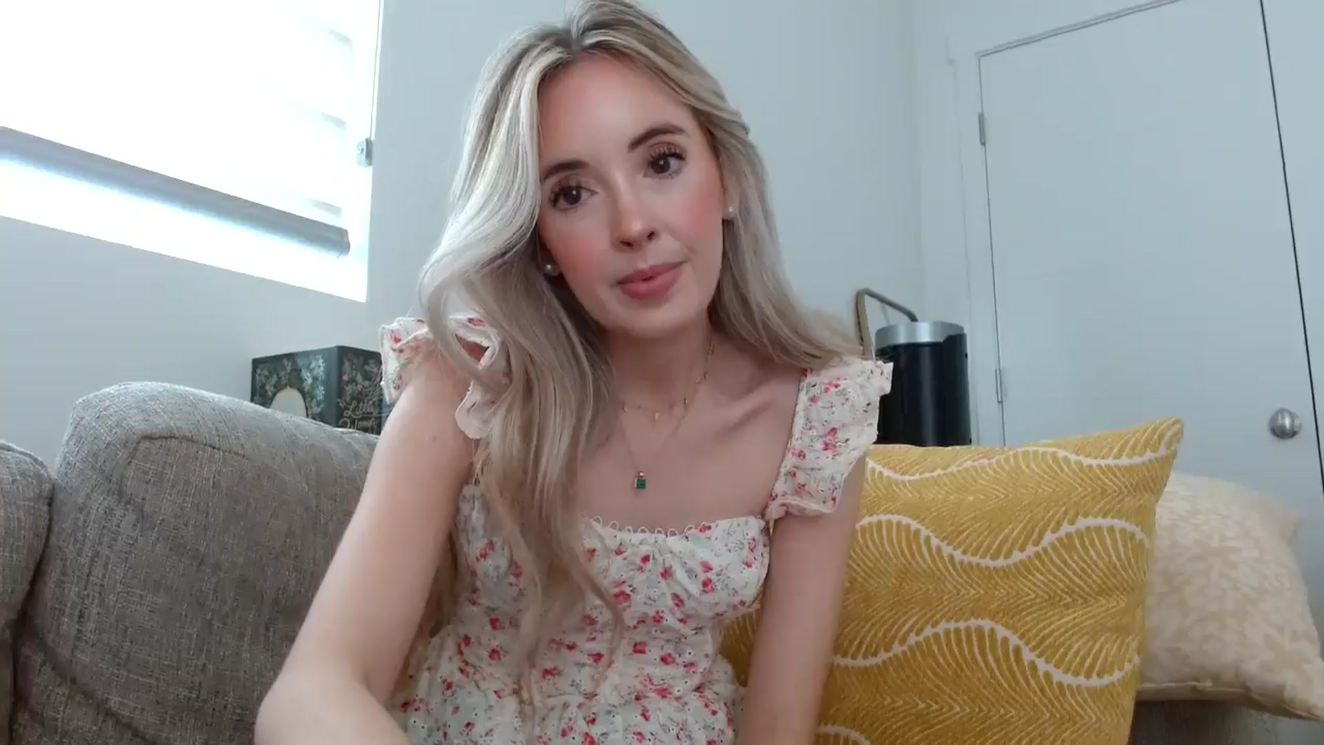 Gallery image thumbnail from Vegansoda's myfreecams stream on, 05/09/2024, 23:34 image 17 of 20