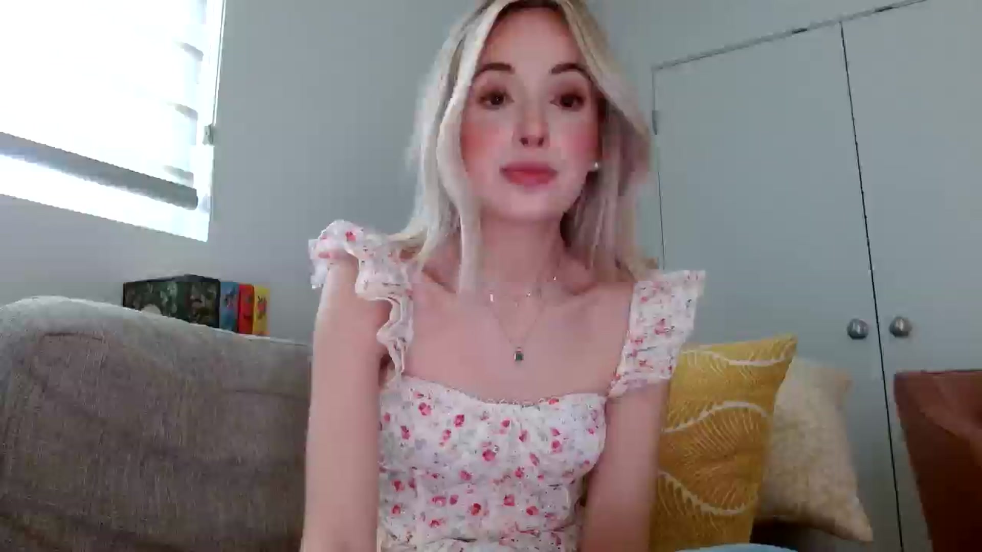 Gallery image thumbnail from Vegansoda's myfreecams stream on, 05/09/2024, 23:34 image 4 of 20