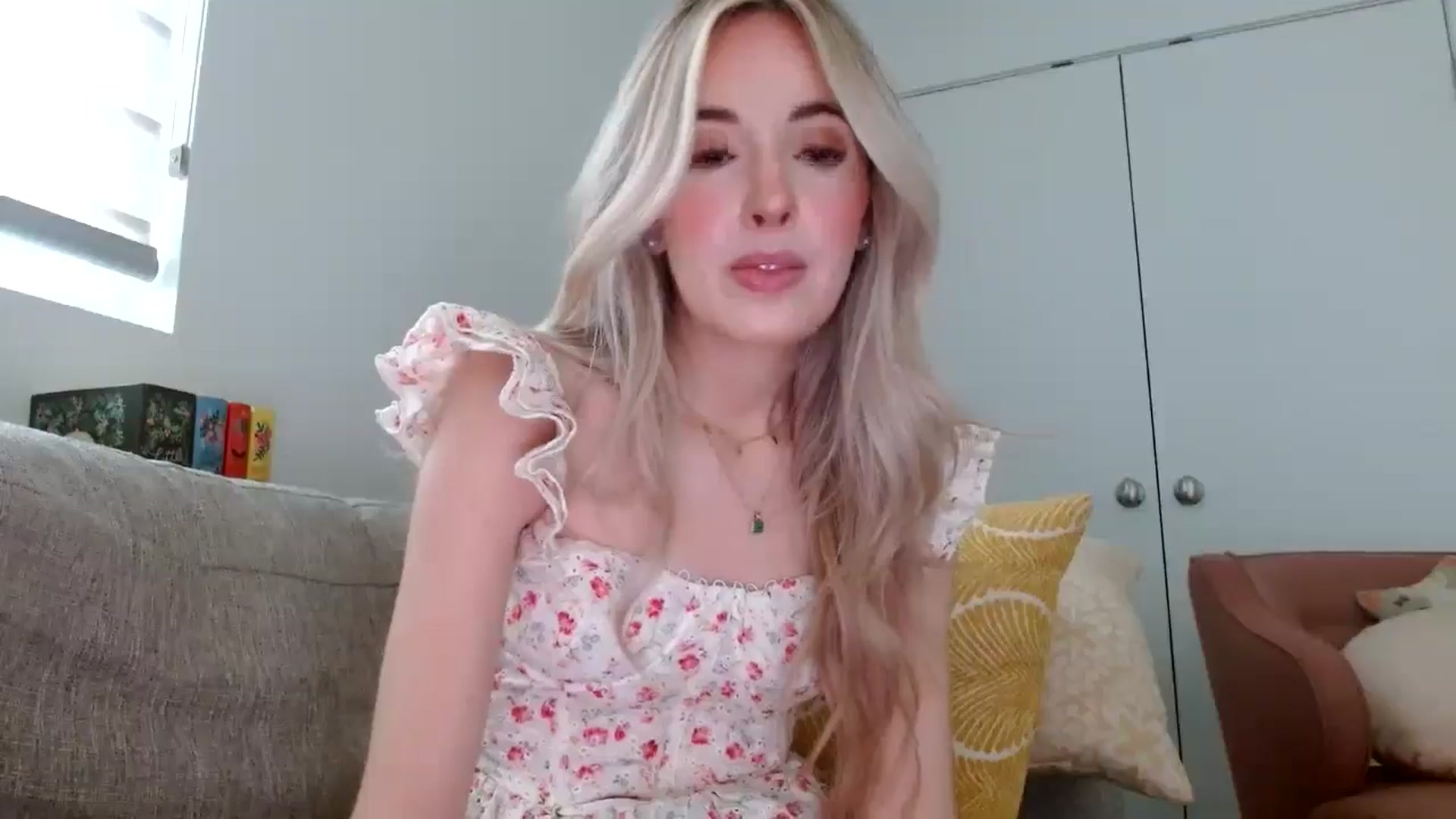 Gallery image thumbnail from Vegansoda's myfreecams stream on, 05/09/2024, 23:34 image 3 of 20
