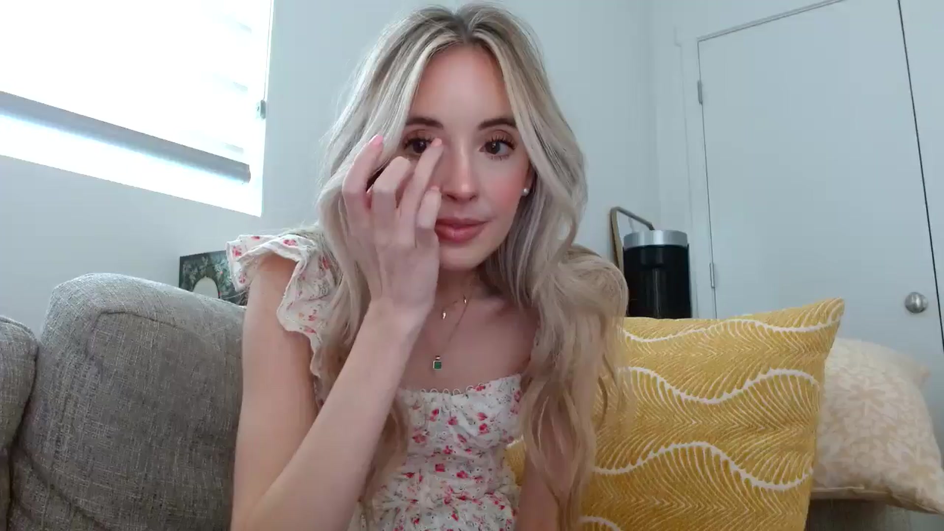 Gallery image thumbnail from Vegansoda's myfreecams stream on, 05/09/2024, 23:34 image 18 of 20