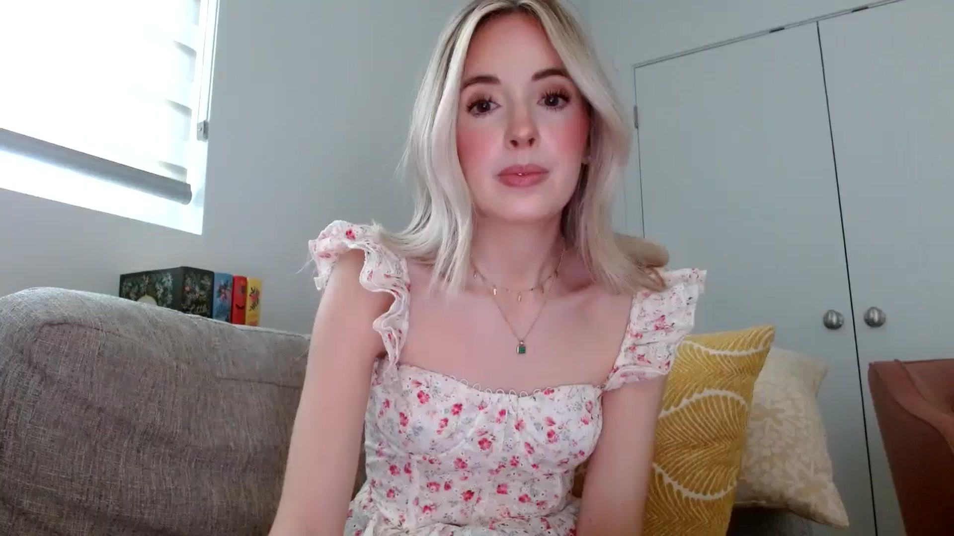 Gallery image thumbnail from Vegansoda's myfreecams stream on, 05/09/2024, 23:34 image 5 of 20