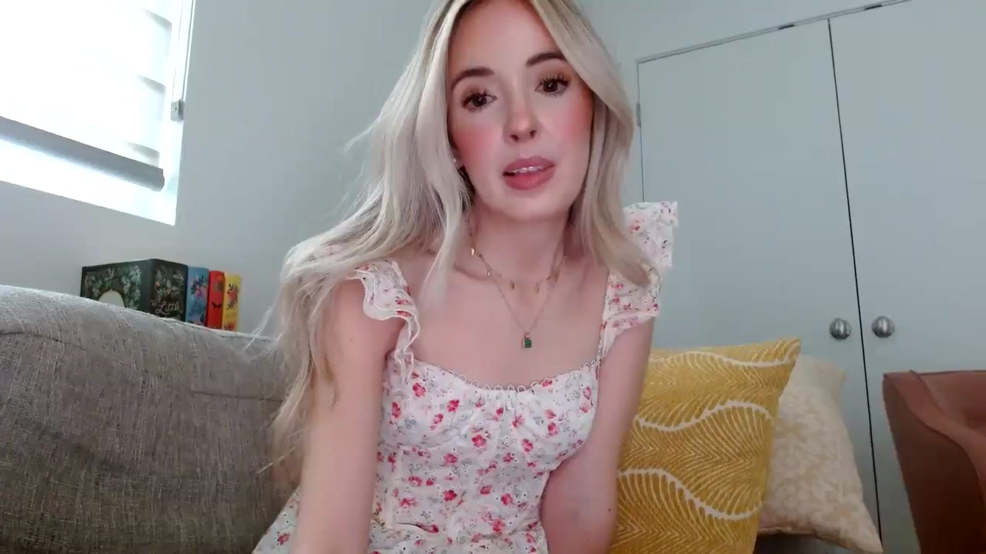 Gallery image thumbnail from Vegansoda's myfreecams stream on, 05/09/2024, 23:34 image 6 of 20