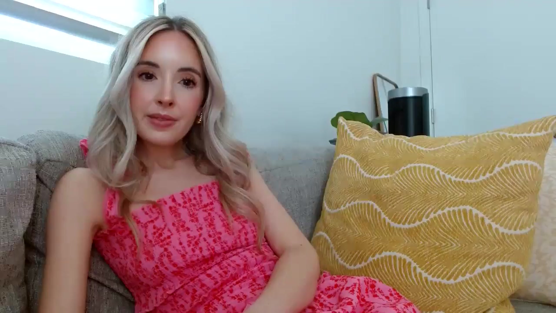 Gallery image thumbnail from Vegansoda's myfreecams stream on, 05/10/2024, 22:39 image 15 of 20
