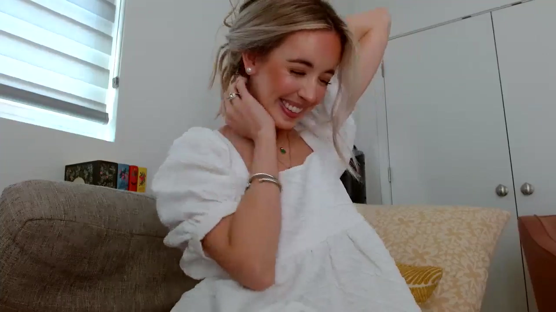 Gallery image thumbnail from Vegansoda's myfreecams stream on, 05/12/2024, 22:37 image 19 of 20