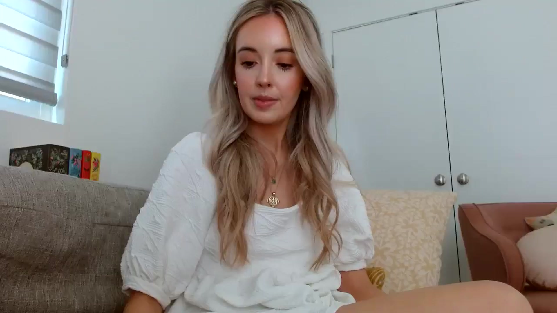 Gallery image thumbnail from Vegansoda's myfreecams stream on, 05/12/2024, 22:37 image 9 of 20