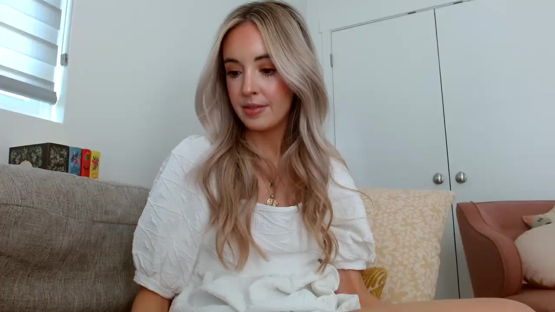 Gallery image thumbnail from Vegansoda's myfreecams stream on, 05/12/2024, 22:37 image 11 of 20