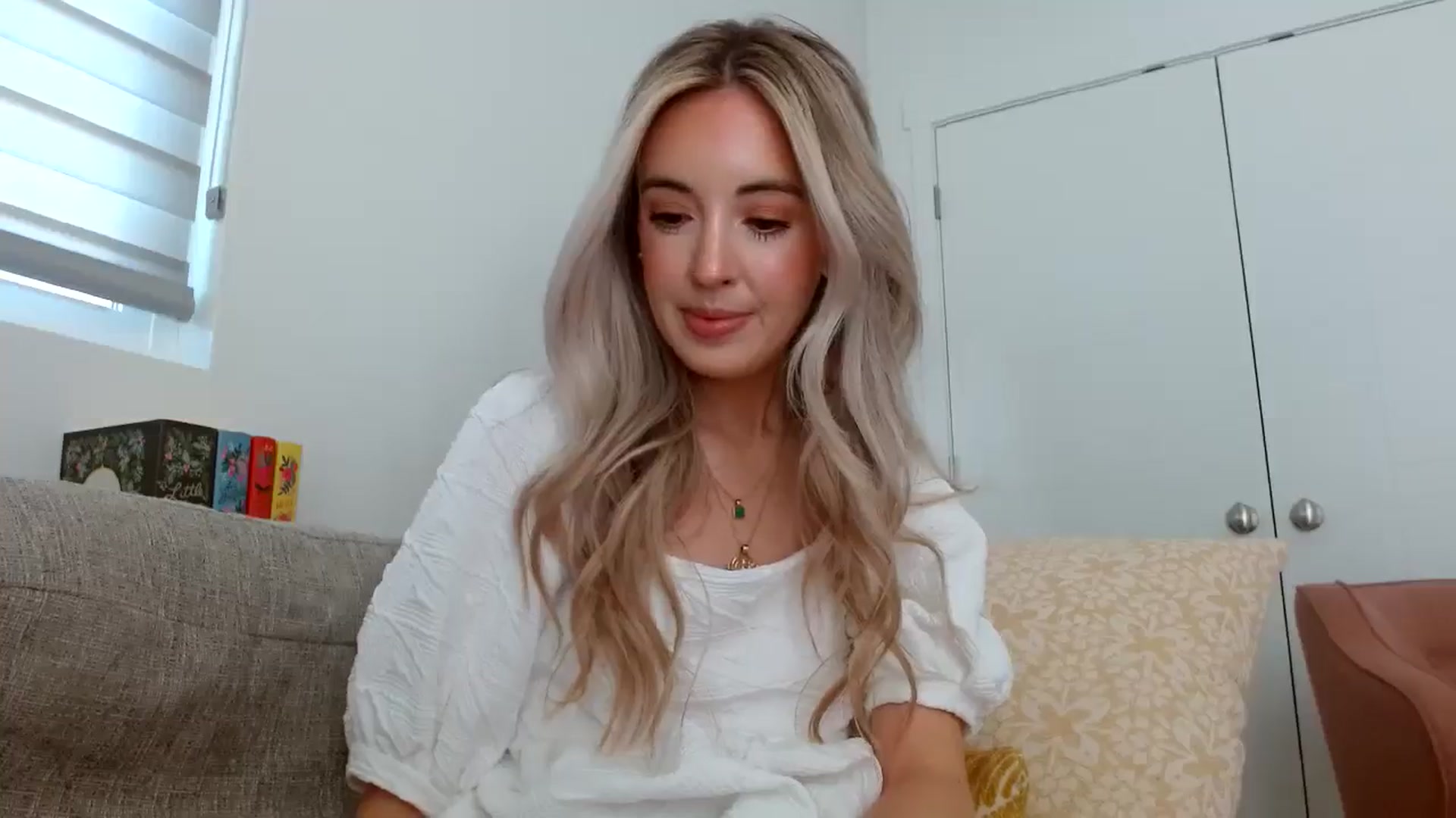 Gallery image thumbnail from Vegansoda's myfreecams stream on, 05/12/2024, 22:37 image 5 of 20