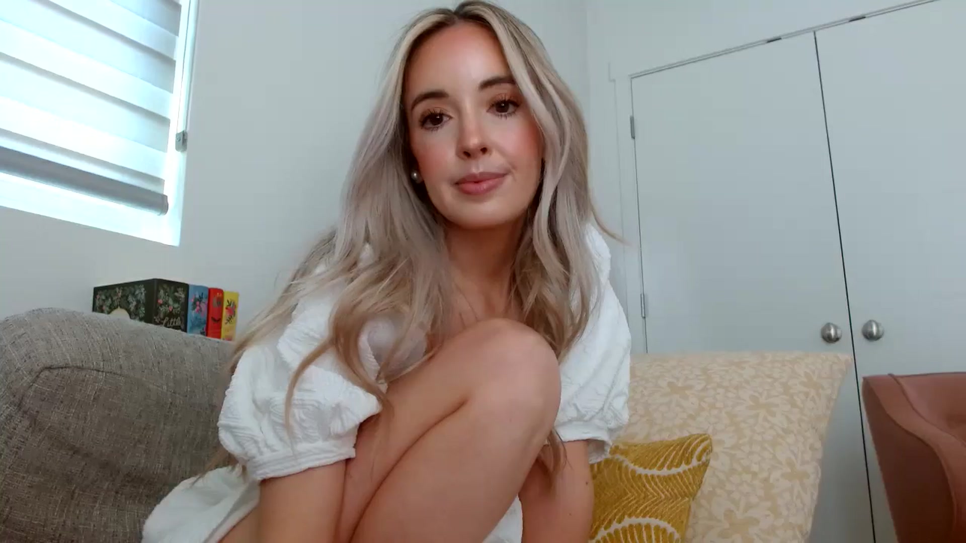 Gallery image thumbnail from Vegansoda's myfreecams stream on, 05/12/2024, 22:37 image 16 of 20
