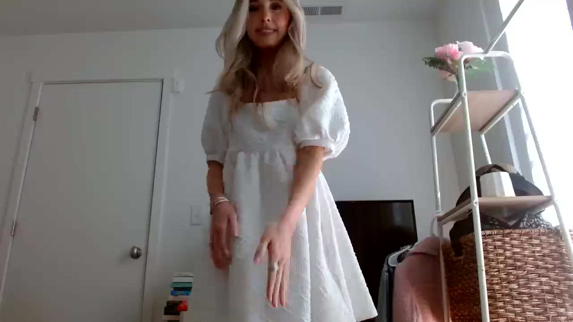 Gallery image thumbnail from Vegansoda's myfreecams stream on, 05/12/2024, 22:37 image 17 of 20