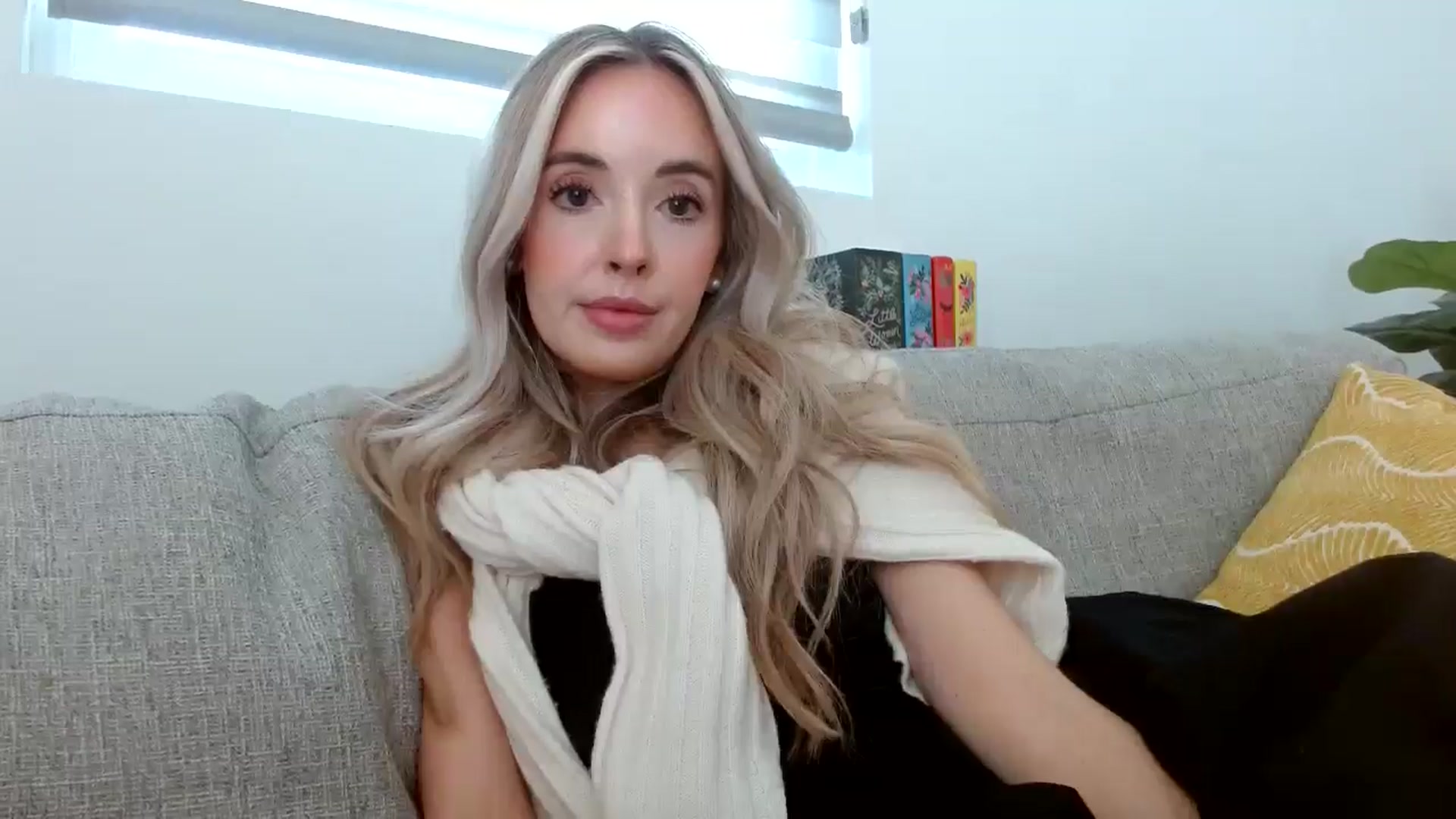 Gallery image thumbnail from Vegansoda's myfreecams stream on, 05/14/2024, 21:33 image 13 of 20