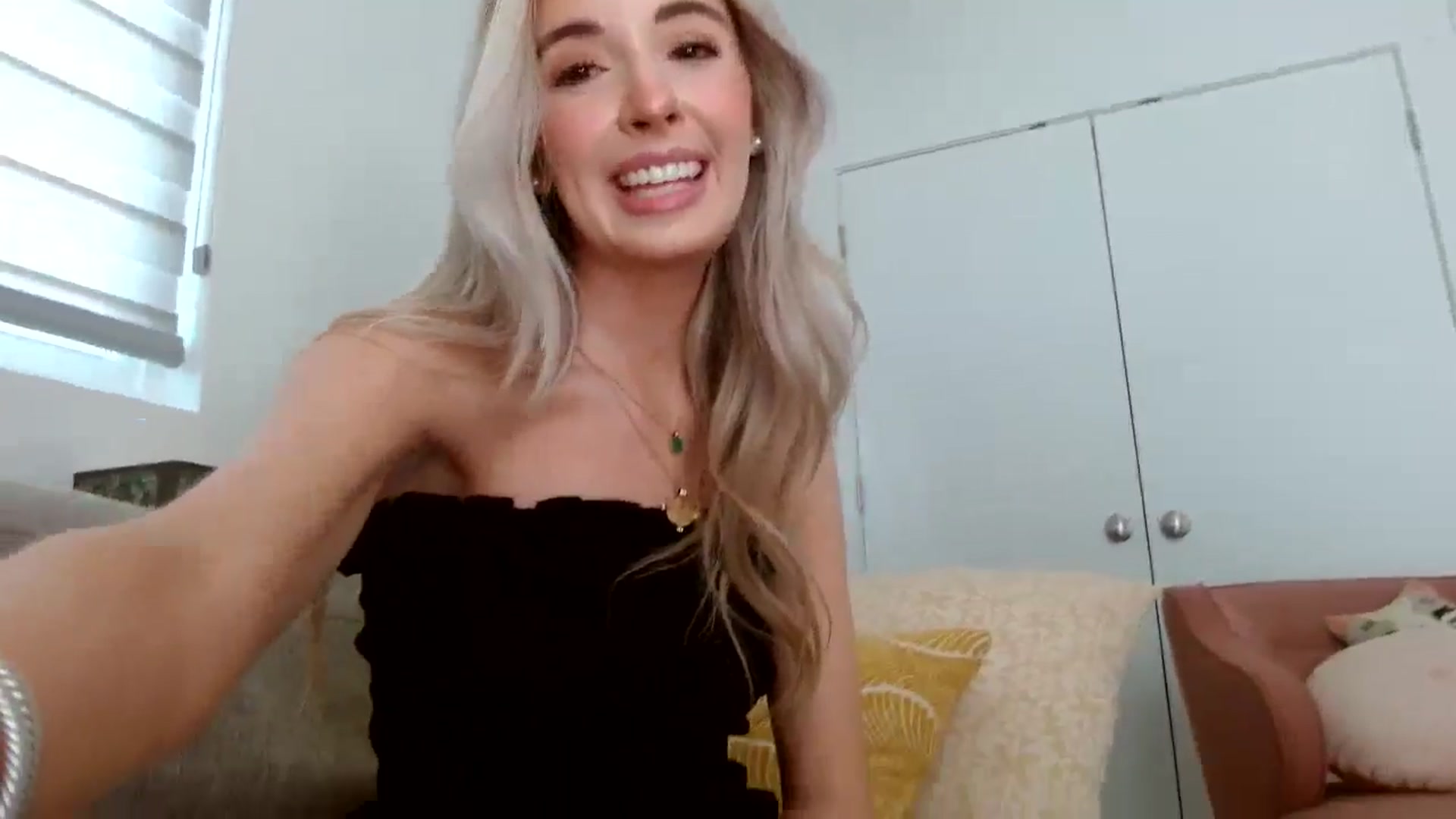 Gallery image thumbnail from Vegansoda's myfreecams stream on, 05/14/2024, 21:33 image 18 of 20