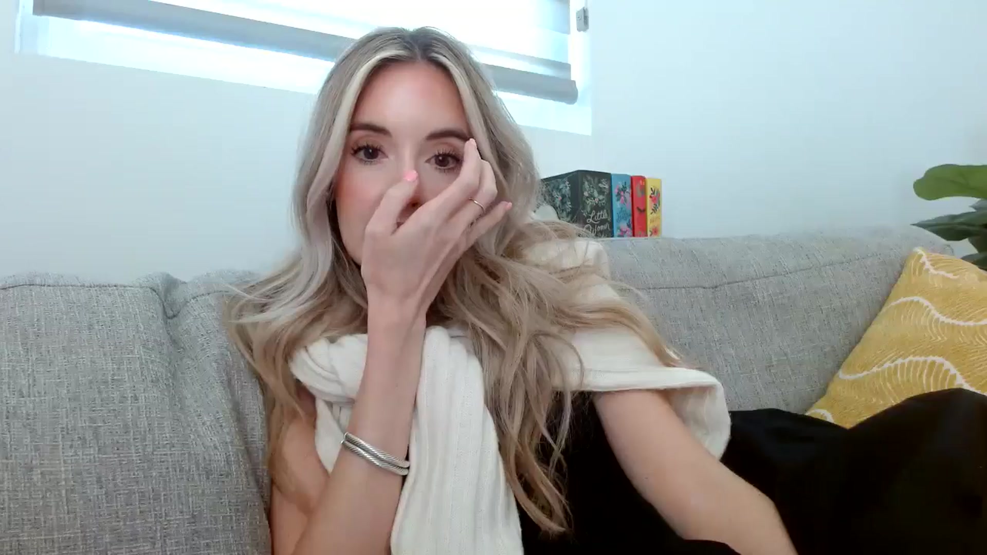 Gallery image thumbnail from Vegansoda's myfreecams stream on, 05/14/2024, 21:33 image 14 of 20