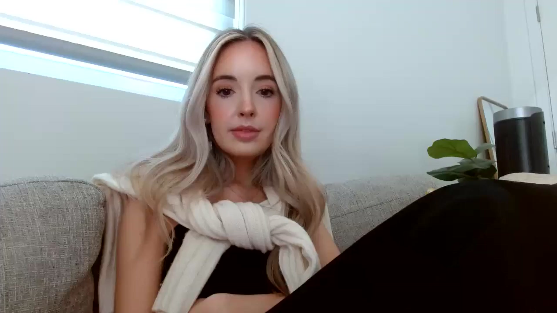 Gallery image thumbnail from Vegansoda's myfreecams stream on, 05/14/2024, 21:33 image 5 of 20
