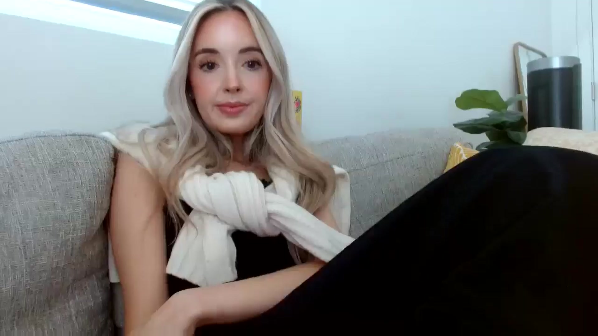 Gallery image thumbnail from Vegansoda's myfreecams stream on, 05/14/2024, 21:33 image 8 of 20