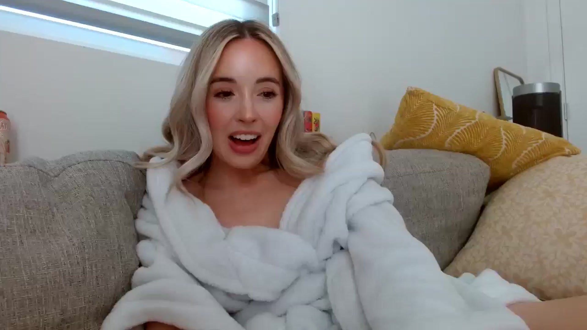Gallery image thumbnail from Vegansoda's myfreecams stream on, 05/15/2024, 21:44 image 12 of 20