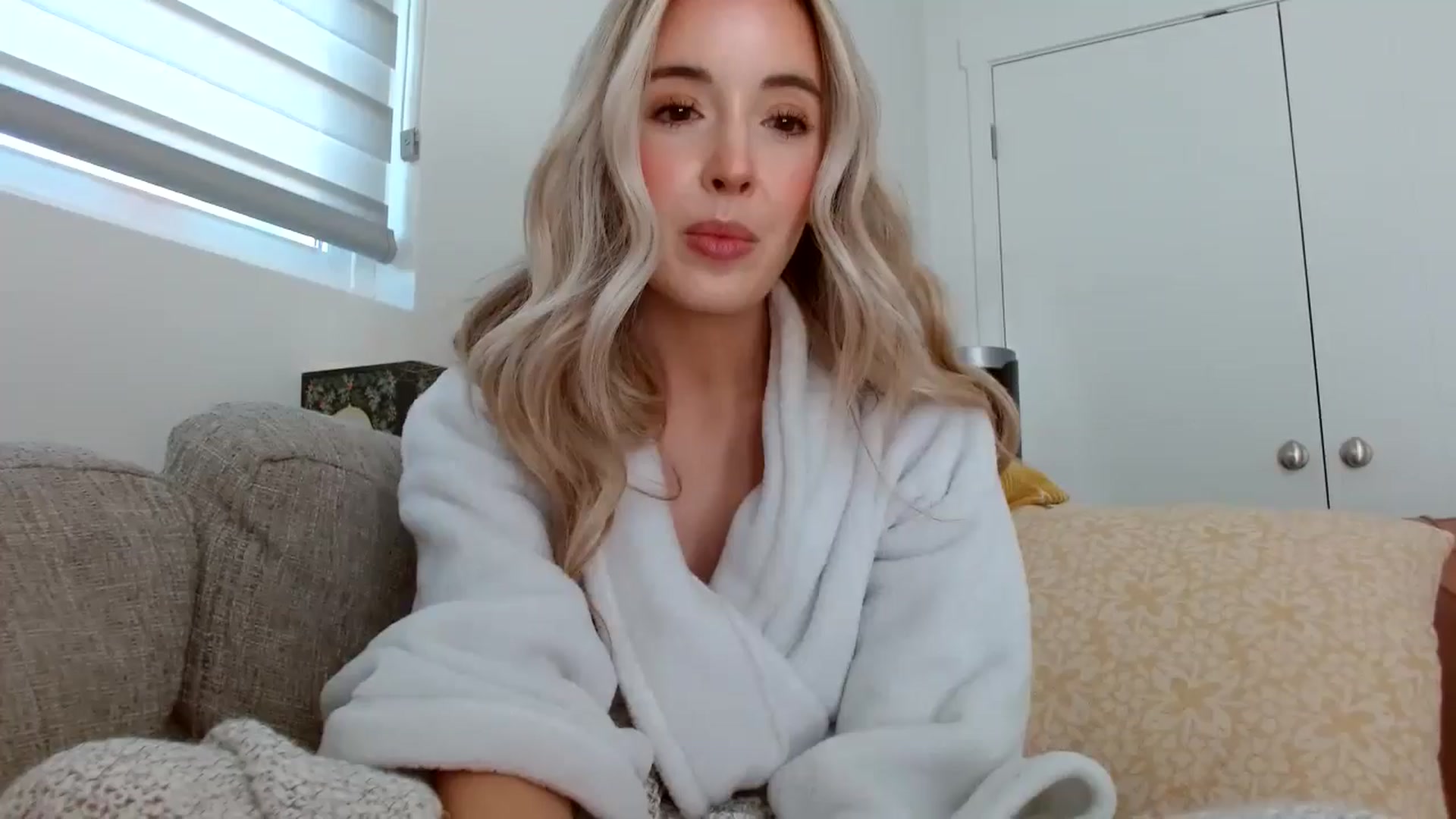 Gallery image thumbnail from Vegansoda's myfreecams stream on, 05/15/2024, 21:44 image 1 of 20