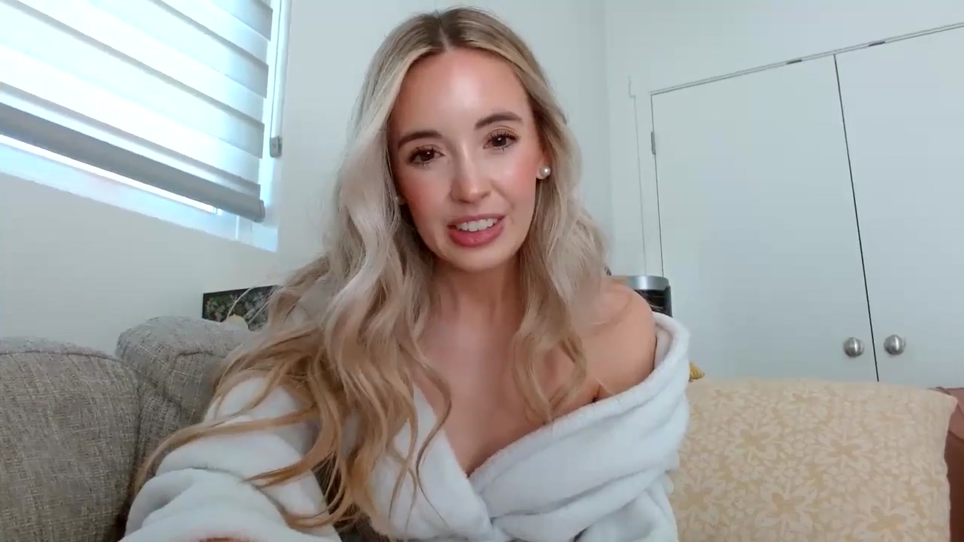 Gallery image thumbnail from Vegansoda's myfreecams stream on, 05/15/2024, 21:44 image 10 of 20