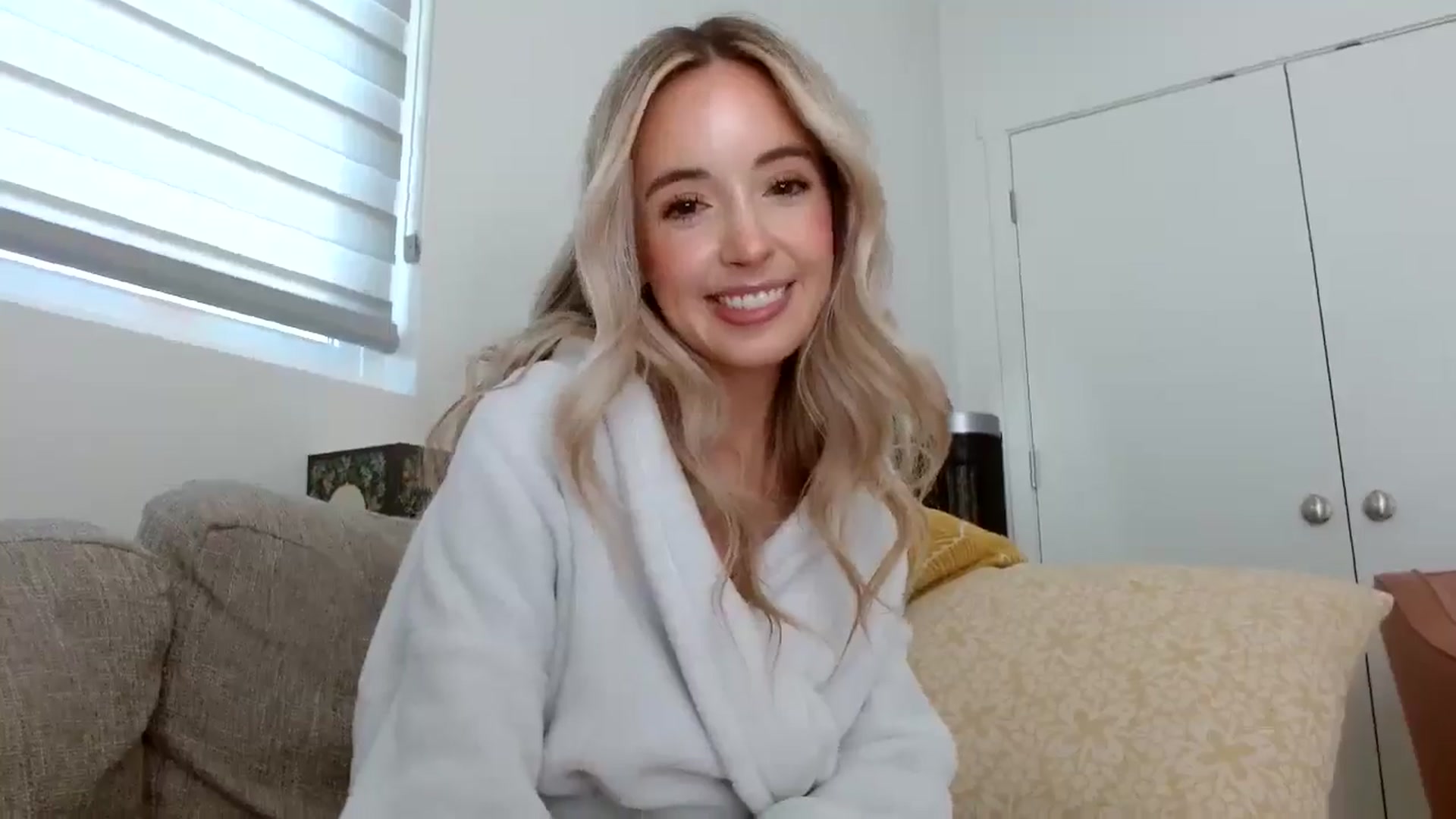 Gallery image thumbnail from Vegansoda's myfreecams stream on, 05/15/2024, 21:44 image 16 of 20