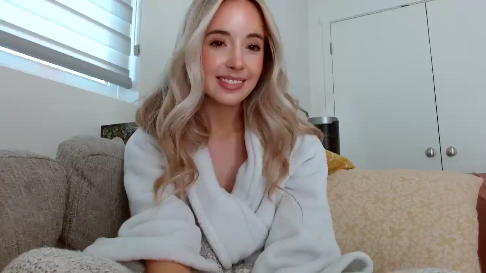 Gallery image thumbnail from Vegansoda's myfreecams stream on, 05/15/2024, 21:44 image 3 of 20