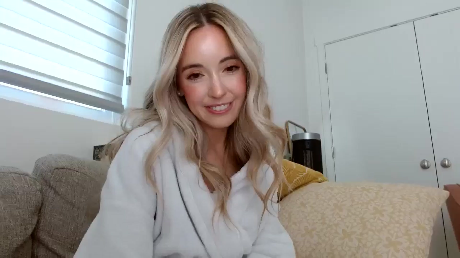 Gallery image thumbnail from Vegansoda's myfreecams stream on, 05/15/2024, 21:44 image 18 of 20