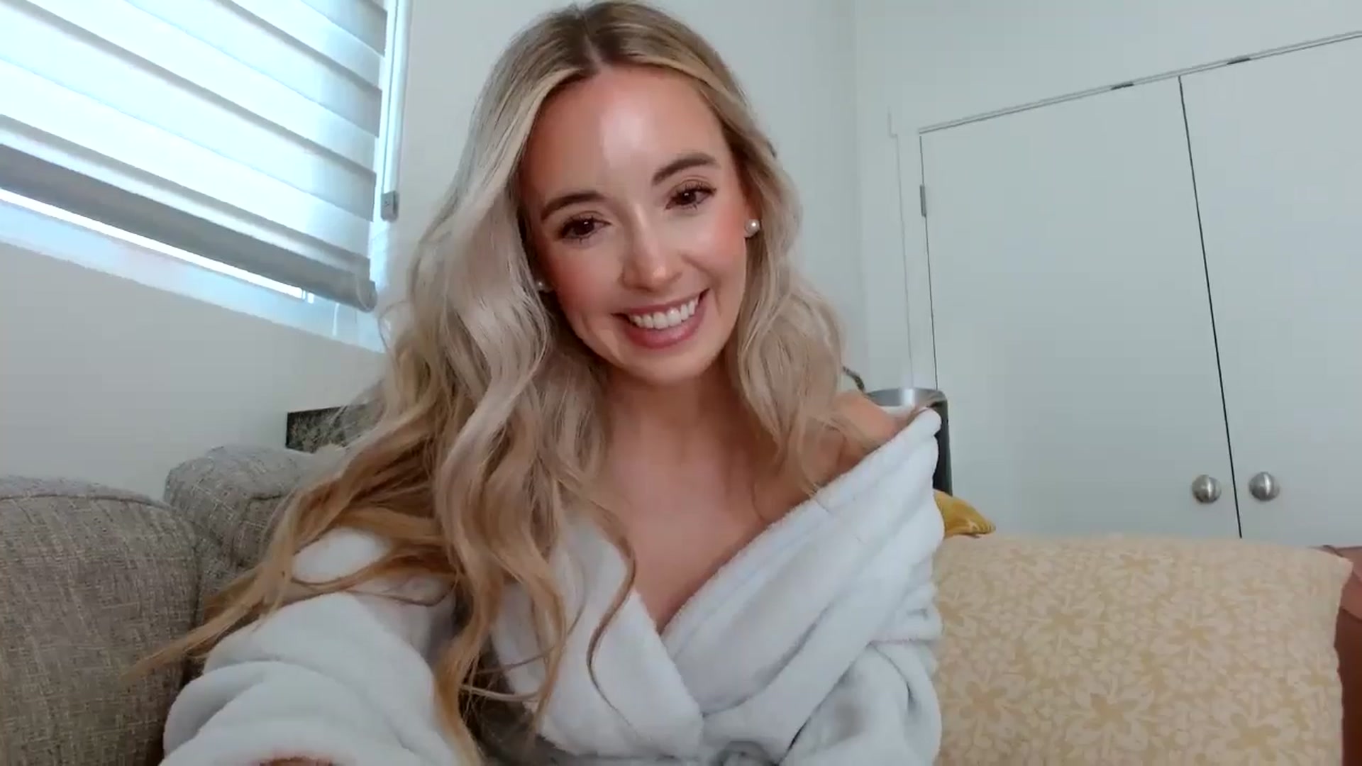 Gallery image thumbnail from Vegansoda's myfreecams stream on, 05/15/2024, 21:44 image 8 of 20
