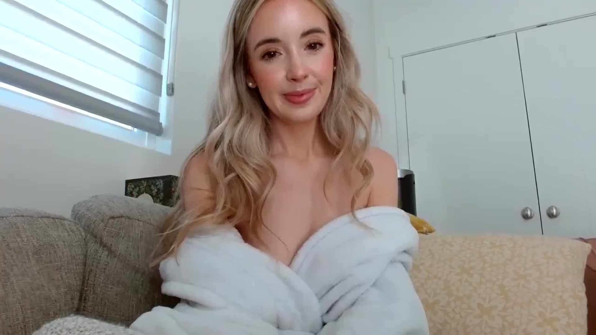 Gallery image thumbnail from Vegansoda's myfreecams stream on, 05/15/2024, 21:44 image 6 of 20