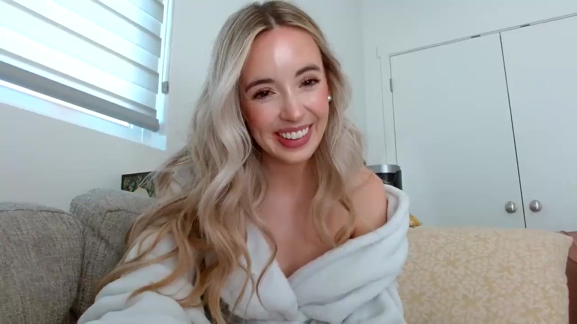 Gallery image thumbnail from Vegansoda's myfreecams stream on, 05/15/2024, 21:44 image 9 of 20
