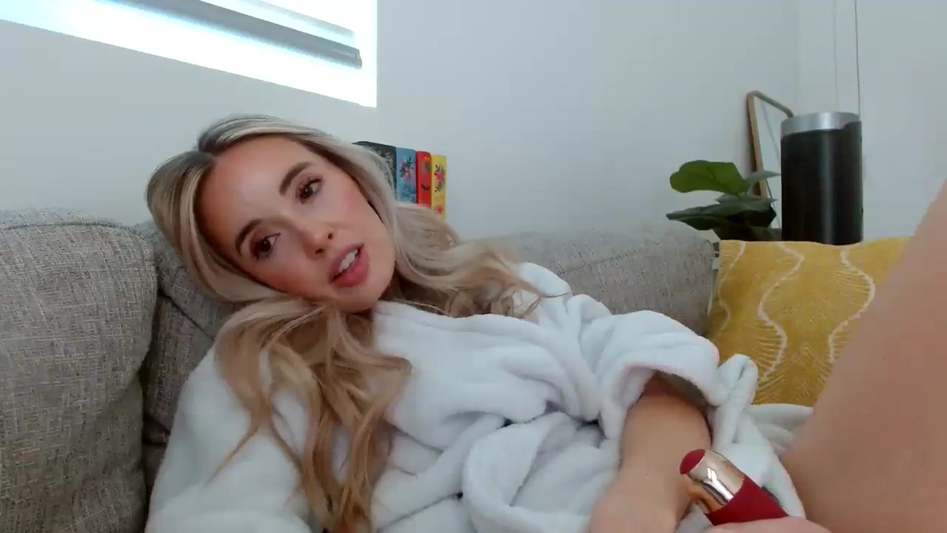 Gallery image thumbnail from Vegansoda's myfreecams stream on, 05/15/2024, 23:03 image 14 of 20