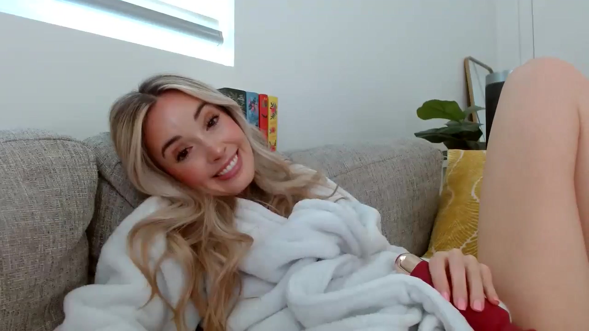 Gallery image thumbnail from Vegansoda's myfreecams stream on, 05/15/2024, 23:03 image 15 of 20